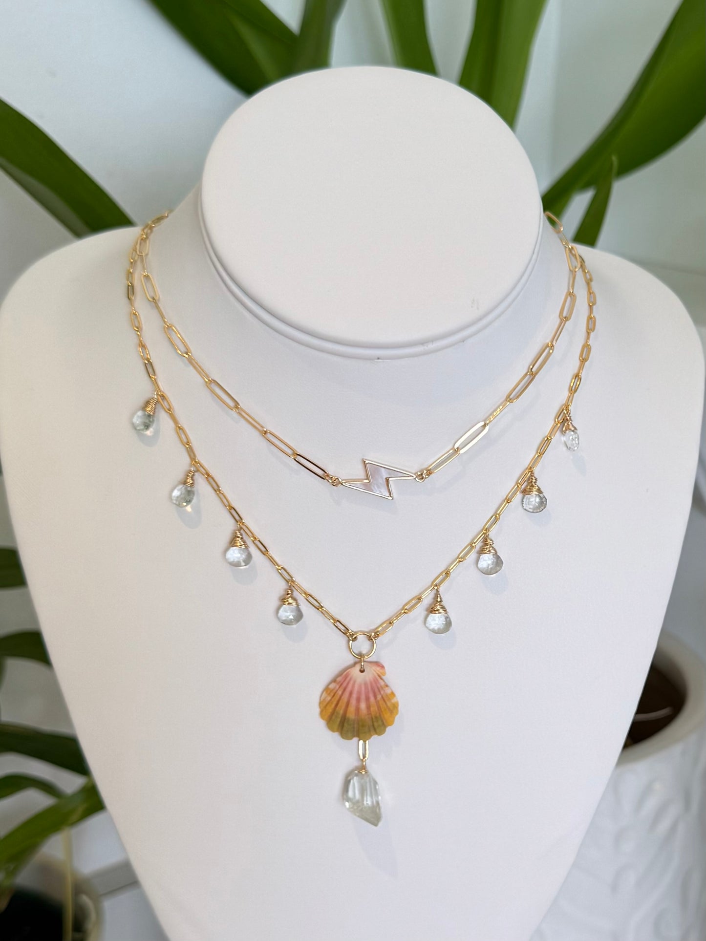 Sunrise Shell & Peridot Necklace no. 1